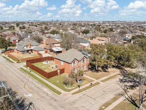 2101 Stonegate Dr, Carrollton, TX 75010