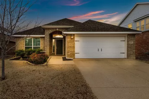 4624 Golden Yarrow Dr, Fort Worth, TX 76244