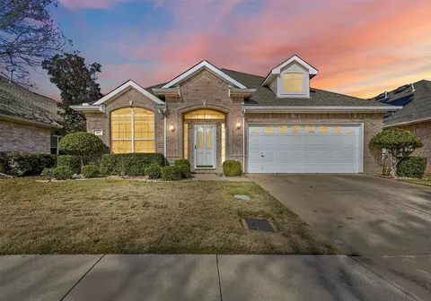 109 Stonecreek Dr, Irving, TX 75063