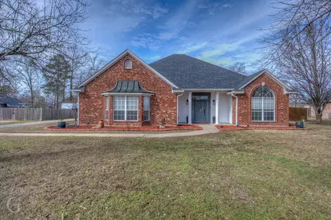 2104 Forest Hills Blvd, Haughton, LA 71037