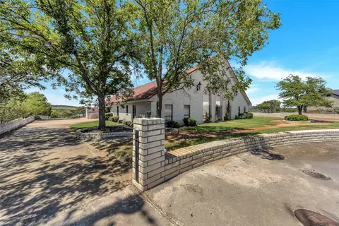 1024 Lakeview Point Dr, Strawn, TX 76475