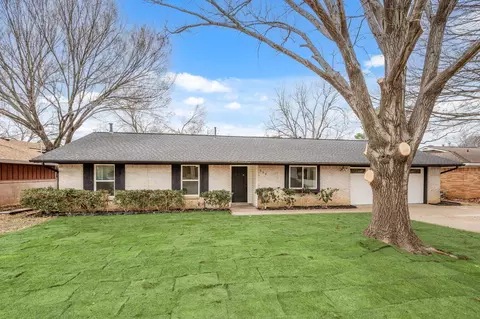 504 Oakwood Dr, Euless, TX 76040