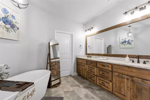 Bath - 109 Contera Ct, Abilene, TX 79602 photo 1 of 6