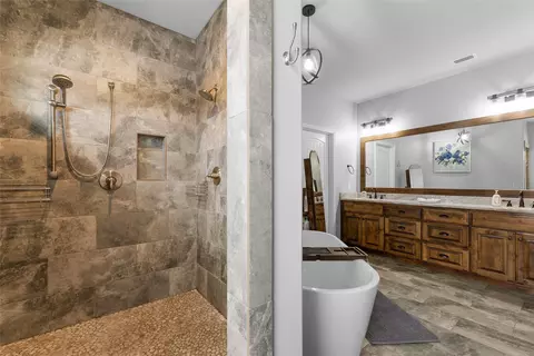 Bath - 109 Contera Ct, Abilene, TX 79602 photo 3 of 6