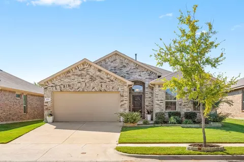 317 Oakbluff Dr, Denton, TX 76210