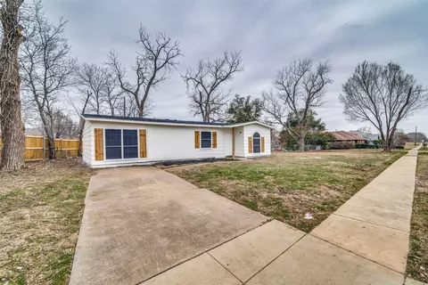 602 Willowbrook Dr, Mesquite, TX 75149