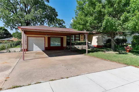 205 Bedford Ct E, Bedford, TX 76022
