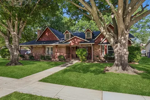 1878 Trail Ridge Dr, Lewisville, TX 75077