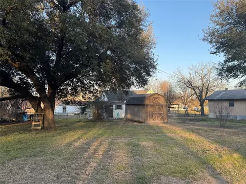 301 NE 5th St, Hubbard, TX 76648