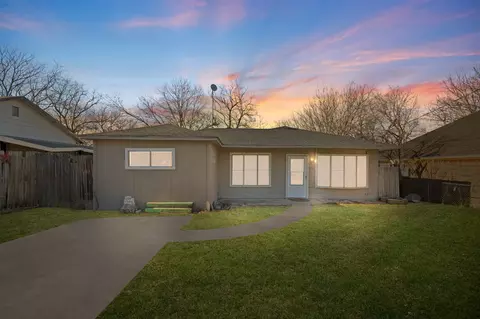 900 Metropolitan St, Ennis, TX 75119