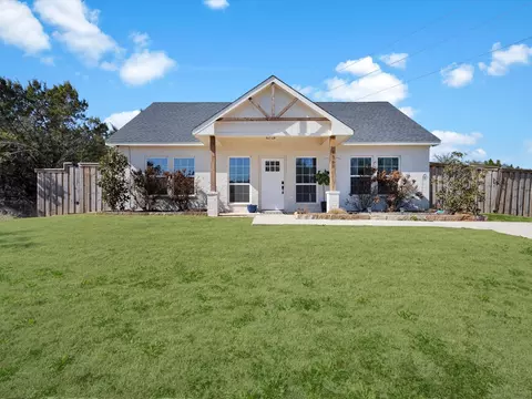 1300 Phoenix Ct, Granbury, TX 76048