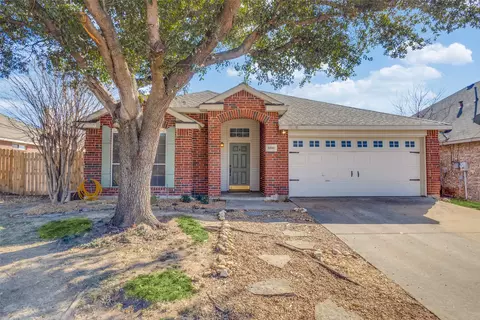 5550 Amistad St, Fort Worth, TX 76137