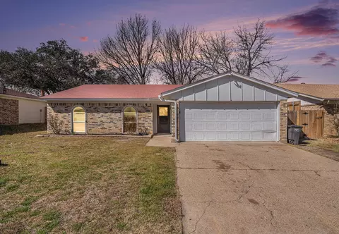 540 Annapolis Dr, Fort Worth, TX 76108