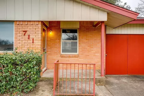 711 Phillips Dr, Ennis, TX 75119