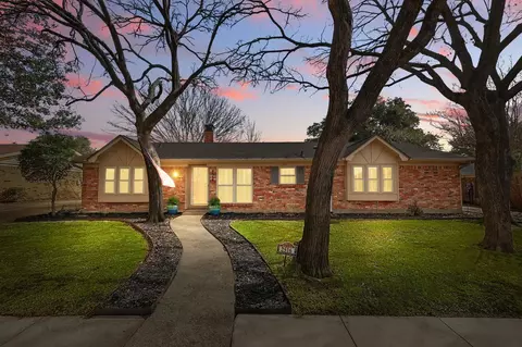 2516 Lakeview Dr, Bedford, TX 76021