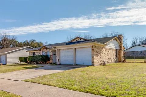 316 Harris Dr, Crowley, TX 76036
