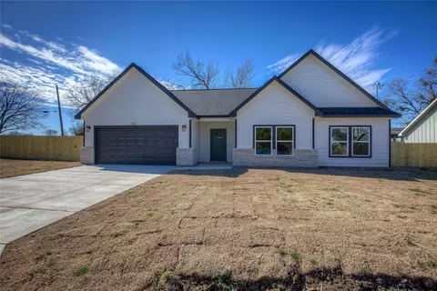 3122 Stuart St, Greenville, TX 75401