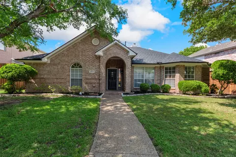 8813 Lakepointe Ave, Rowlett, TX 75088