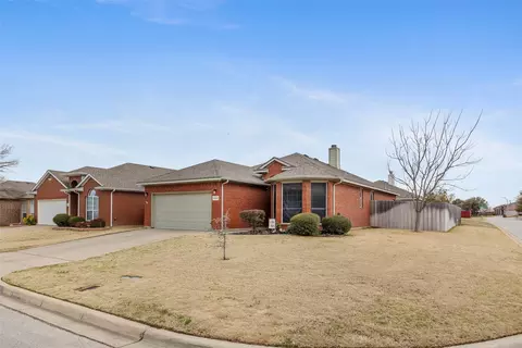 10629 Big Oak Dr, Fort Worth, TX 76131