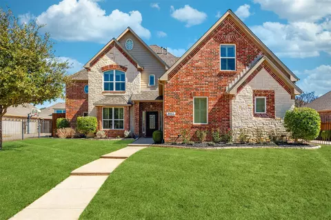 8112 Kentwood Dr, North Richland Hills, TX 76182