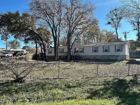 622 Branding Iron Trl, Granbury, TX 76049