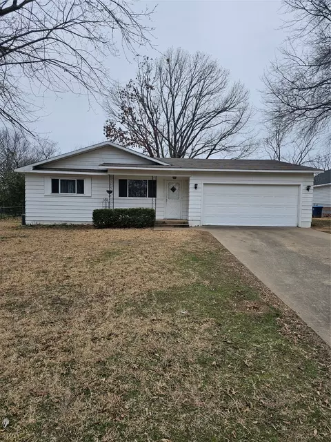 1901 Bluebonnet Ave, Denison, TX 75020