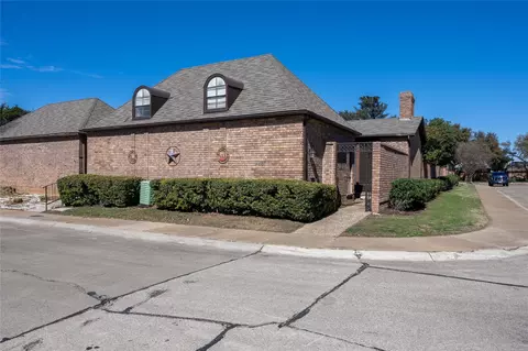 3221 Squireswood Dr, Carrollton, TX 75006