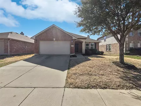 1424 Mockingbird Dr, Aubrey, TX 76227