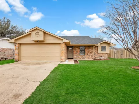 2502 John St, Greenville, TX 75402