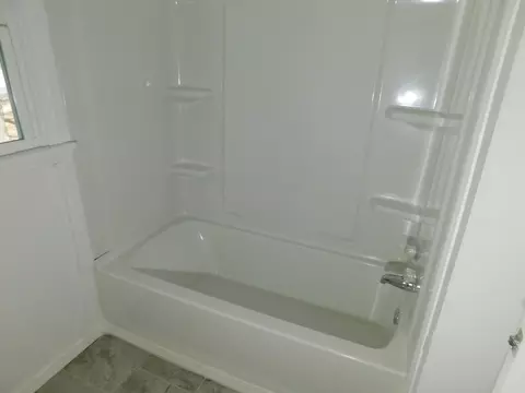 Bath - 811 Spring St, Springhill, LA 71075 photo 4 of 4