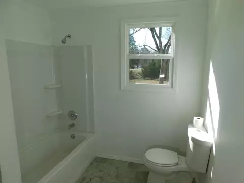 Bath - 811 Spring St, Springhill, LA 71075 photo 1 of 4