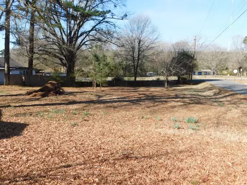 Exterior - 811 Spring St, Springhill, LA 71075 photo 3 of 8