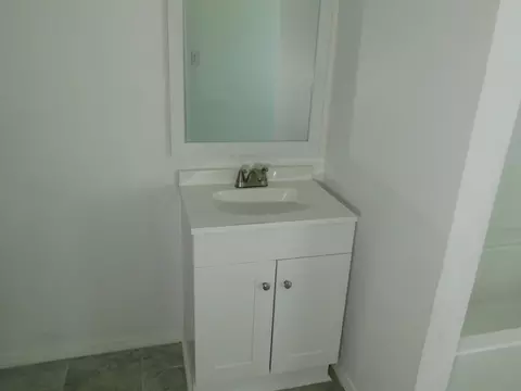 Bath - 811 Spring St, Springhill, LA 71075 photo 2 of 4