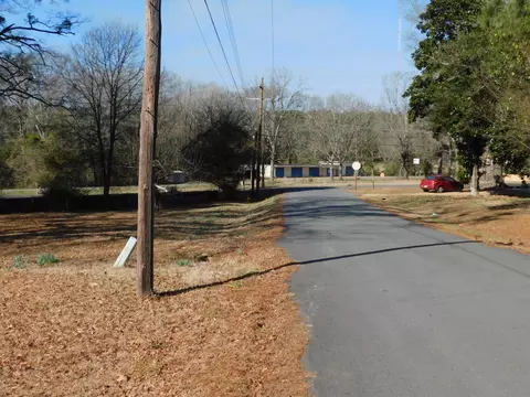 Exterior - 811 Spring St, Springhill, LA 71075 photo 2 of 8