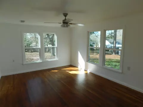 Living - 811 Spring St, Springhill, LA 71075 photo 3 of 3