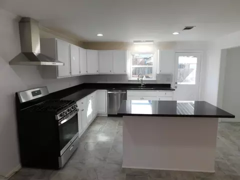Kitchen - 811 Spring St, Springhill, LA 71075 photo 1 of 4