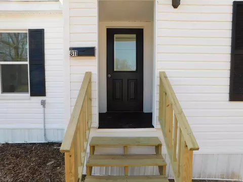 Exterior - 811 Spring St, Springhill, LA 71075 photo 4 of 8