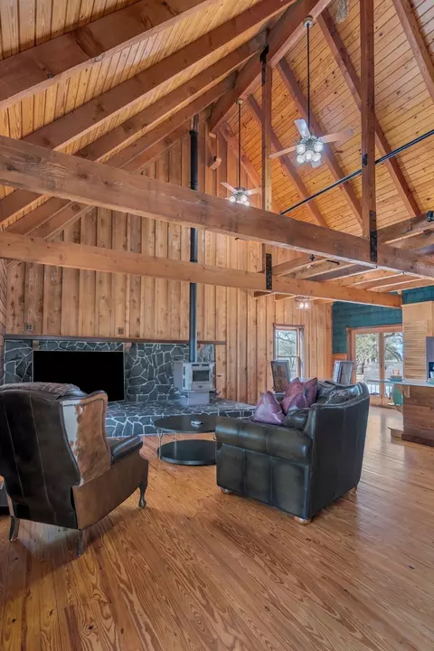 Living - 467 County Road 4591, Boyd, TX 76023 photo 4 of 5