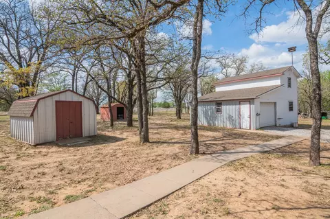 Exterior - 467 County Road 4591, Boyd, TX 76023 photo 7 of 8