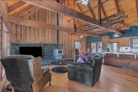 Living - 467 County Road 4591, Boyd, TX 76023 photo 2 of 5