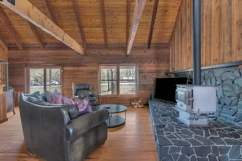 Living - 467 County Road 4591, Boyd, TX 76023 photo 3 of 5