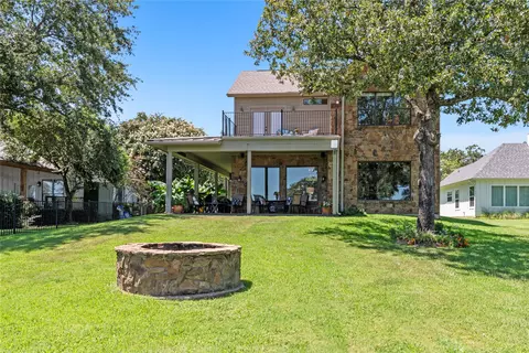 303 Rock And Roll Ln, Mabank, TX 75156