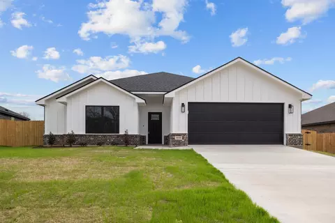16325 Crossing Cir, Lindale, TX 75771