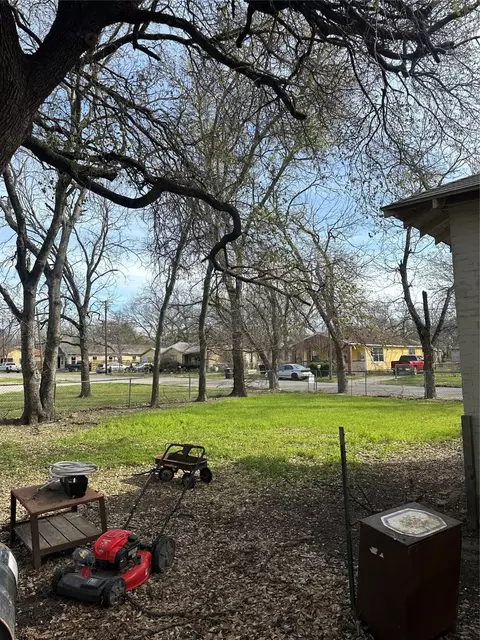 Exterior - 1001 Trinity St, Cleburne, TX 76031 photo 2 of 3