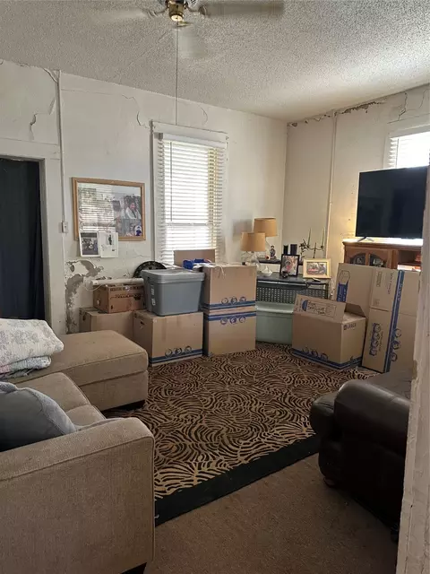 Living - 1001 Trinity St, Cleburne, TX 76031 photo 1 of 1