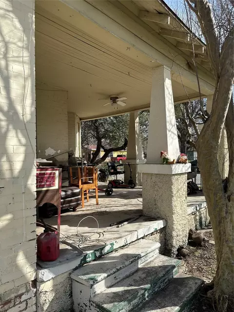 Exterior - 1001 Trinity St, Cleburne, TX 76031 photo 3 of 3