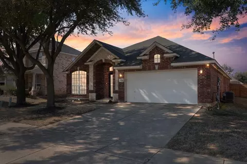 2756 Sweetbriar Ln, Grand Prairie, TX 75052