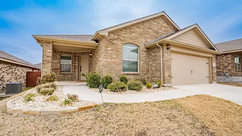 9912 Huntersville Trl, Fort Worth, TX 76108