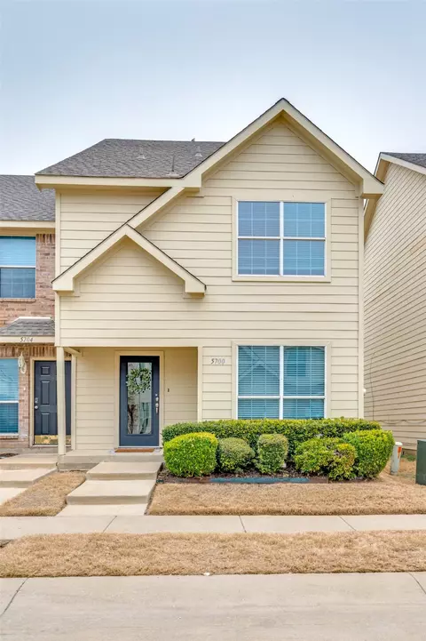 5700 Giddyup Ln, Fort Worth, TX 76179