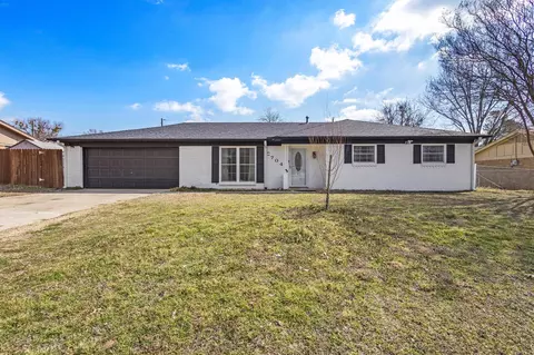 2704 Paula Dr, Denison, TX 75020